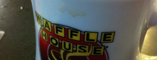 Waffle House is one of Locais curtidos por David.