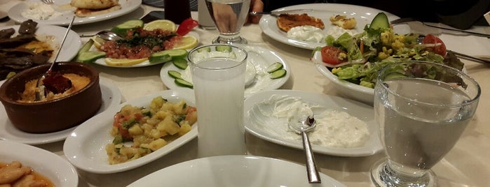 Kolcuoğlu Restaurant is one of Posti salvati di jülide.