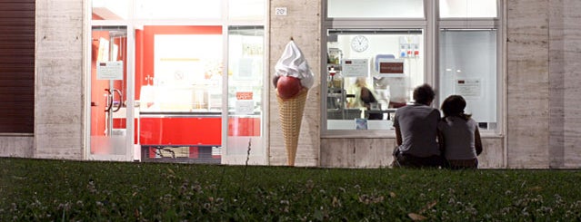 Gelateria Verona is one of Honeymoon.