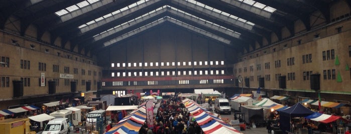 Food Center Amsterdam is one of Mr.さんの保存済みスポット.