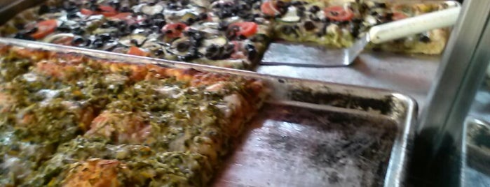 Golden Boy Pizza is one of Locais salvos de Diane.