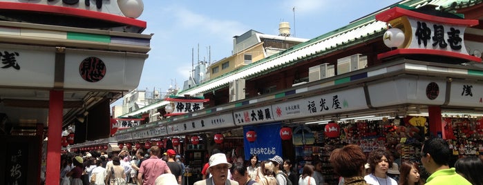 Shin-Nakamise Shopping Street is one of 東京ココに行く！.