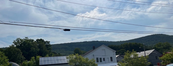 Six Depot Roastery and Cafe is one of Berkshires.