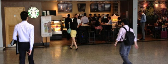 Starbucks is one of Tempat yang Disukai Jococo.