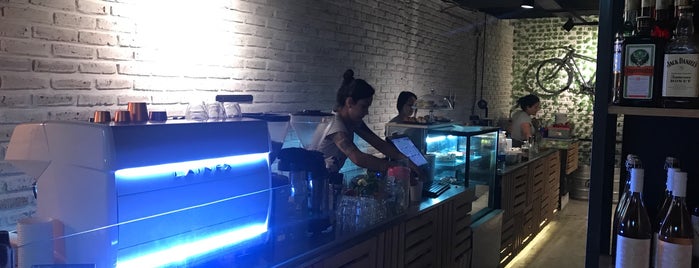 Wyatt Espresso Bar is one of Café de especialidad en BsAs.