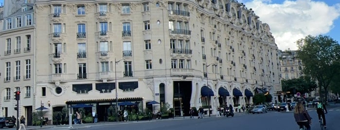 Brasserie du Lutetia is one of Paris attractions.