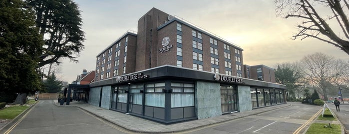 DoubleTree by Hilton Hotel London - Ealing is one of Plwm'ın Beğendiği Mekanlar.