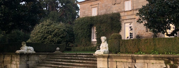 Pazo de Rubianes is one of Viñedos y jardines visitables.