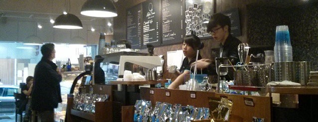 Holly Brown is one of Startup Friendly Coffee Shops in Hong Kong.