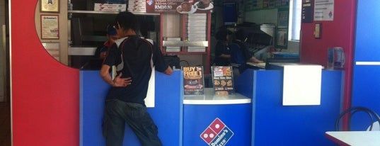 Domino's Pizza is one of สถานที่ที่ ꌅꁲꉣꂑꌚꁴꁲ꒒ ถูกใจ.