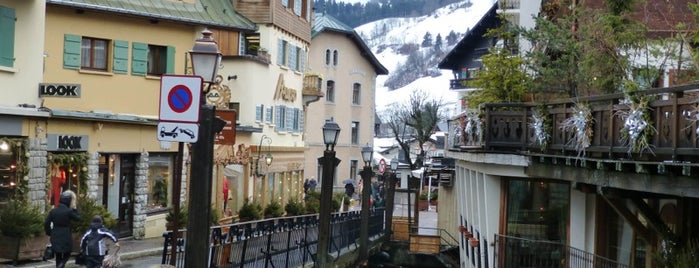 Megève is one of Les 200 principales stations de Ski françaises.