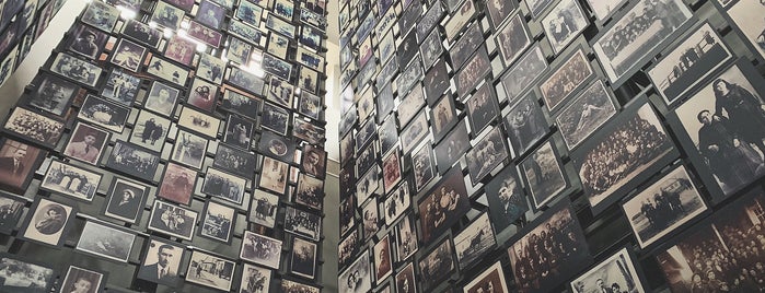 Museo del Holocausto is one of Lugares favoritos de Paige.
