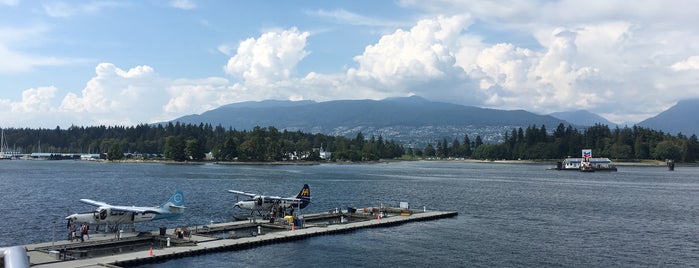 Coal Harbour Seawall is one of Lugares favoritos de Paige.