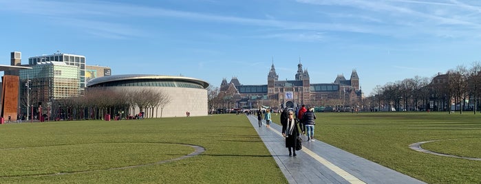 Museumplein is one of Lugares favoritos de Paige.