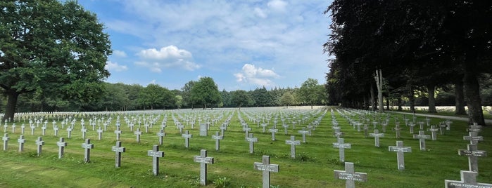 Duitse Militaire Begraafplaats is one of Dmitry'in Beğendiği Mekanlar.