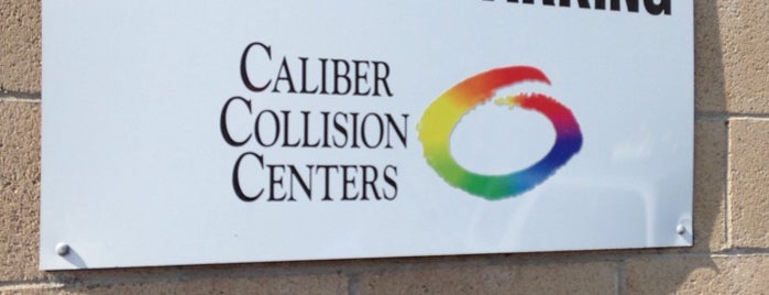 Caliber Collision is one of Deeさんのお気に入りスポット.