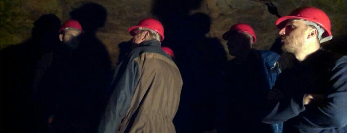 Štola Halíře is one of Doly, lomy, jeskyně (CZ).