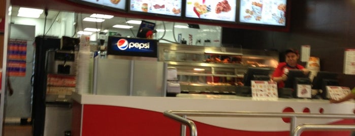 KFC is one of สถานที่ที่ Ernesto ถูกใจ.