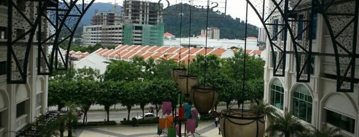 Straits Quay is one of Shopping Malls in Penang Island.
