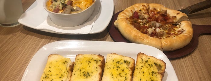 Pizza Hut is one of Guide to Balikpapan's best spots.