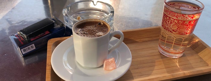 Cafefe & Olivefe is one of Locais curtidos por Hülya.