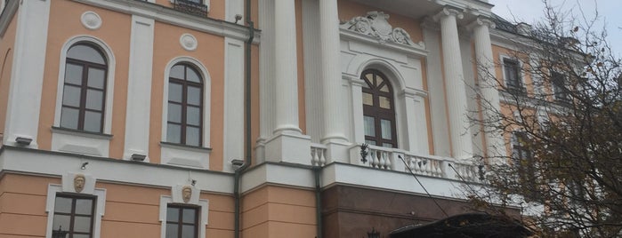 Деловой дом «Знаменка» is one of สถานที่ที่ Алексей ถูกใจ.