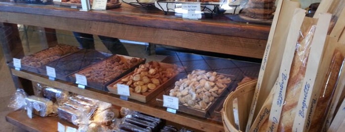 Alon's Bakery & Market is one of Tempat yang Disukai Christine.