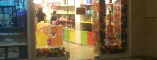 Pop Store is one of Orte, die Omar gefallen.