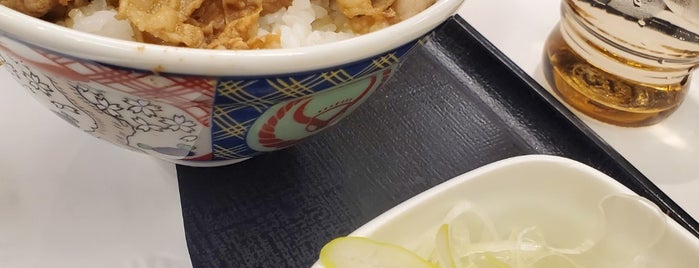 Yoshinoya is one of 兵庫県の牛丼チェーン店.