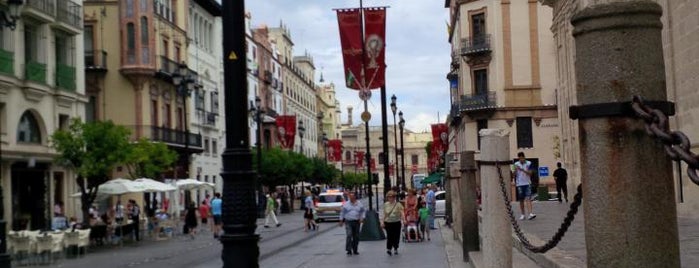 Old Town is one of Sevilla.