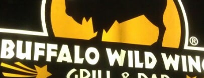 Buffalo Wild Wings is one of James'in Beğendiği Mekanlar.