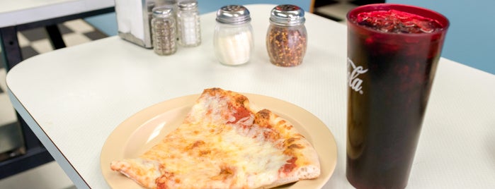 Illiano's Pizza Italian Family Restaurant is one of Whitener's Pizza Perusal.