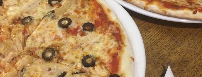 Roma Pizza is one of Bas'ın Beğendiği Mekanlar.