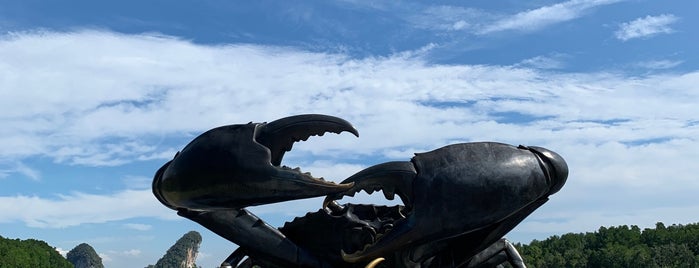 ประติมากรรมปูดำ (Black Crab Sculpture) is one of 巨像を求めて.