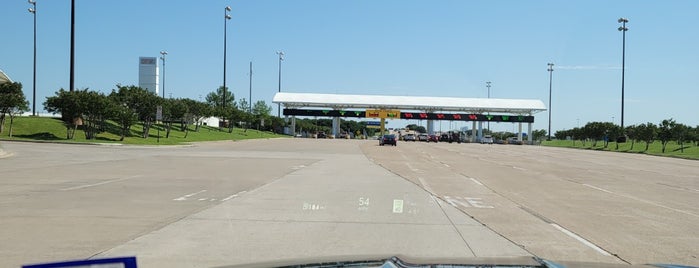 DFW North Toll Plaza is one of Lugares favoritos de Angela.