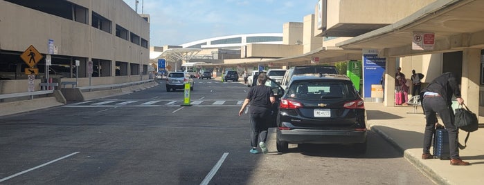 TSA Security Checkpoint is one of สถานที่ที่ Paul ถูกใจ.