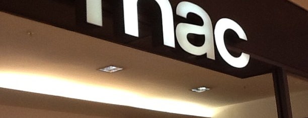 Fnac is one of Driさんのお気に入りスポット.