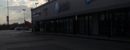 AT&T is one of Locais curtidos por Julio.