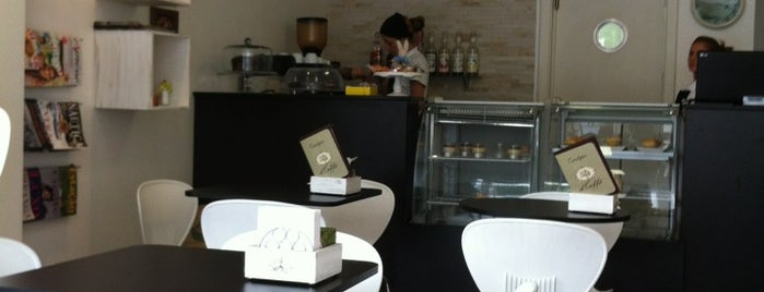 Il Caffe is one of สถานที่ที่บันทึกไว้ของ Cledson #timbetalab SDV.