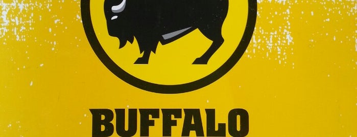 Buffalo Wild Wings is one of Locais curtidos por Jackie.