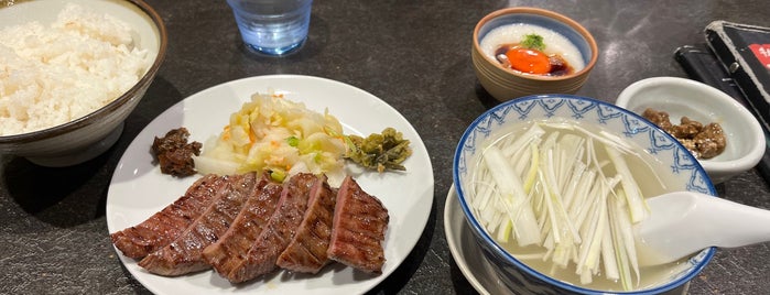 牛たん炭焼 利久 西口本店 is one of Myレストラン.