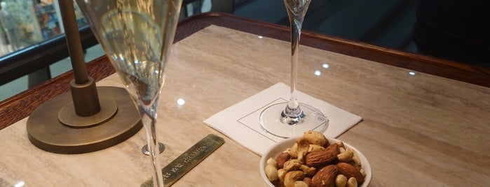 Searcys Champagne Bar is one of Saved places in London.