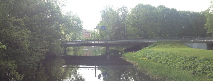 Luthagsbron is one of Fyrisåns broar.