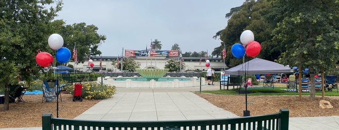 Library Park Monrovia is one of Posti che sono piaciuti a Jason.