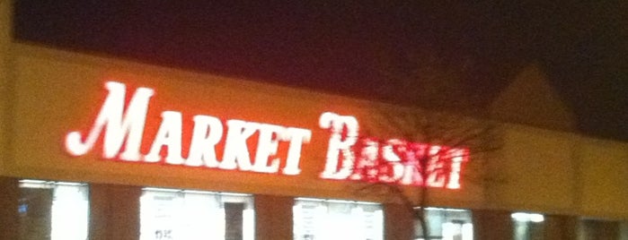 Market Basket is one of Locais curtidos por Joe.