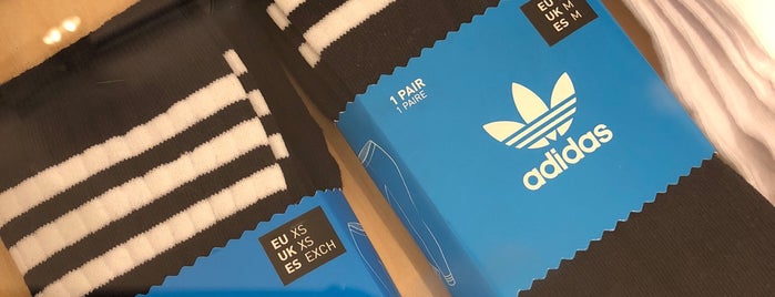 Adidas Originals is one of Carlosさんのお気に入りスポット.