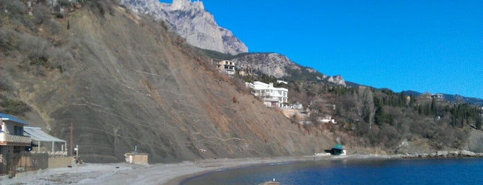 Пляж «Зелёный Мыс» is one of Tempat yang Disukai Julia.