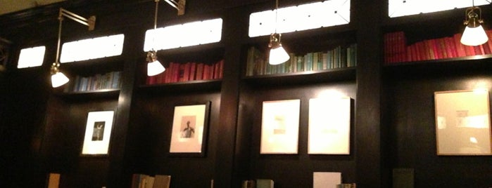 M Bar at The Mansfield Hotel is one of Cat 님이 좋아한 장소.