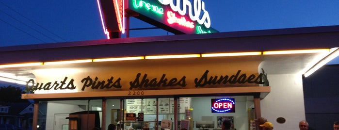 Carl's Ice Cream is one of สถานที่ที่บันทึกไว้ของ James.