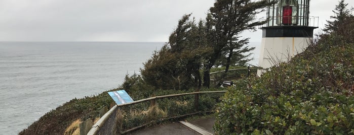 Cape Meares Lighthouse is one of Orte, die Enrique gefallen.